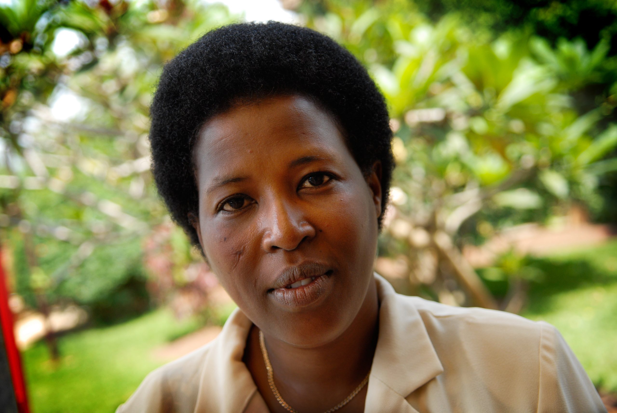 Tukli mushuklar bilan porno buvilar